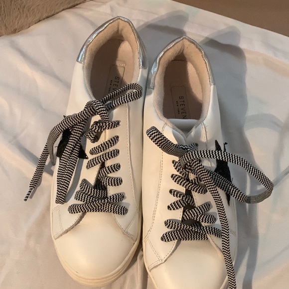 Brand new never worn Steve Madden black star shoes size 8 1/2 - Picture 5 of 5